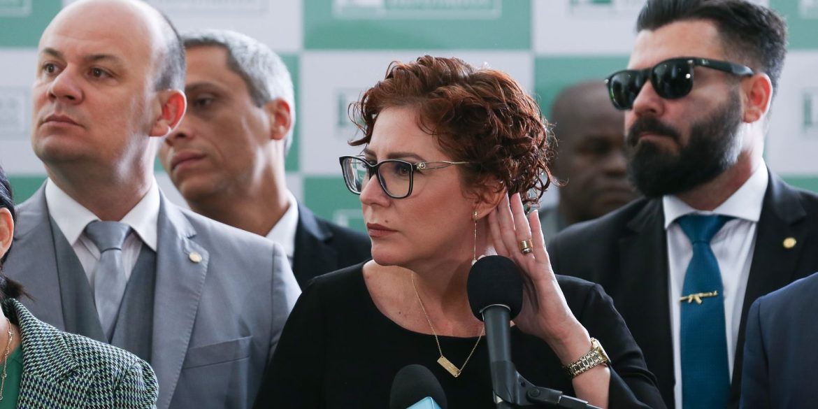 por-9-votos-a-2,-zambelli-e-condenada-pela-segunda-vez-no-stf por-9-votos-a-2,-zambelli-e-condenada-pela-segunda-vez-no-stf
