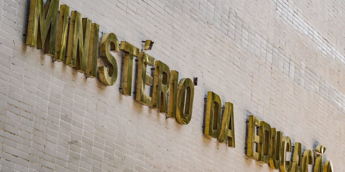 mec-lanca-curso-de-180-horas-para-professores-do-ensino-medio-publico mec-lanca-curso-de-180-horas-para-professores-do-ensino-medio-publico