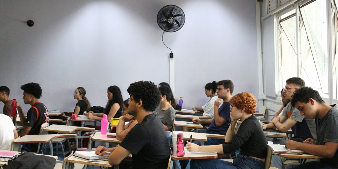diploma-de-ensino-superior-pode-mais-que-dobrar-salario-no-brasil diploma-de-ensino-superior-pode-mais-que-dobrar-salario-no-brasil