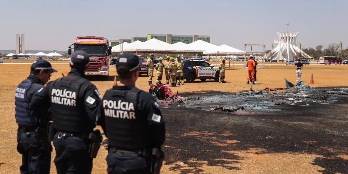 policia-prende-suspeito-de-incendiar-banheiros-quimicos-na-esplanada policia-prende-suspeito-de-incendiar-banheiros-quimicos-na-esplanada