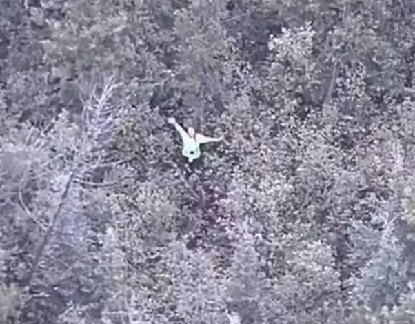 mulher-e-resgatada-de-helicoptero-apos-se-perder-em-desafio-do-youtube mulher-e-resgatada-de-helicoptero-apos-se-perder-em-desafio-do-youtube