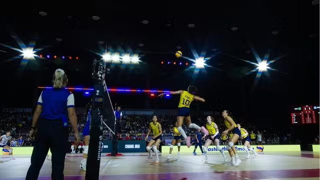 em-quadra-com-iluminacao-criticada,-brasil-estreia-com-vitoria-no-mundial-feminino-de-volei em-quadra-com-iluminacao-criticada,-brasil-estreia-com-vitoria-no-mundial-feminino-de-volei