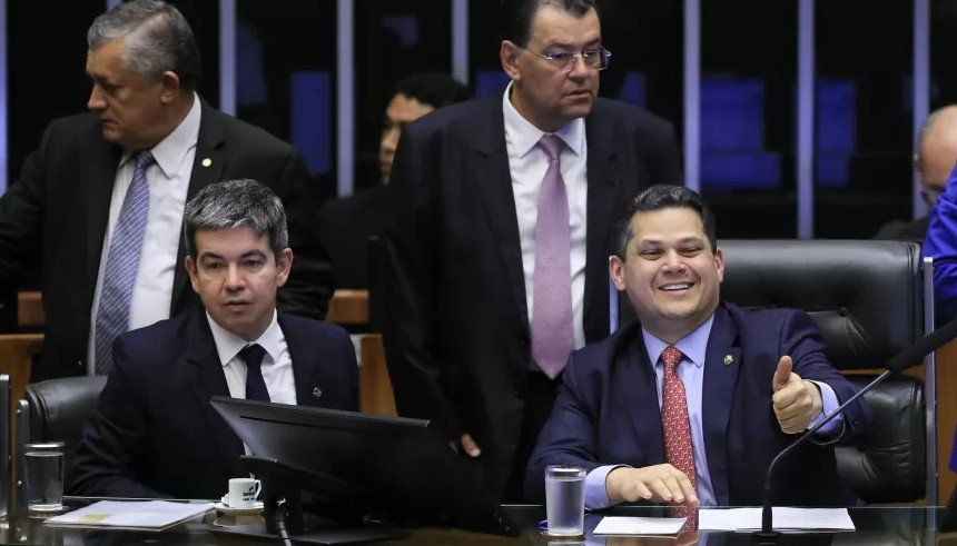 pressionado-por-anistia-e-cpmi-do-inss,-governo-lula-libera-r$-2,2-bilhoes-em-emendas-pix-em-um-dia pressionado-por-anistia-e-cpmi-do-inss,-governo-lula-libera-r$-2,2-bilhoes-em-emendas-pix-em-um-dia