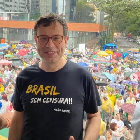 bandeira-dos-eua-nas-manifestacoes-de-7/9-foi-ideia-de-ex-assessor-de-orleans-e-braganca bandeira-dos-eua-nas-manifestacoes-de-7/9-foi-ideia-de-ex-assessor-de-orleans-e-braganca