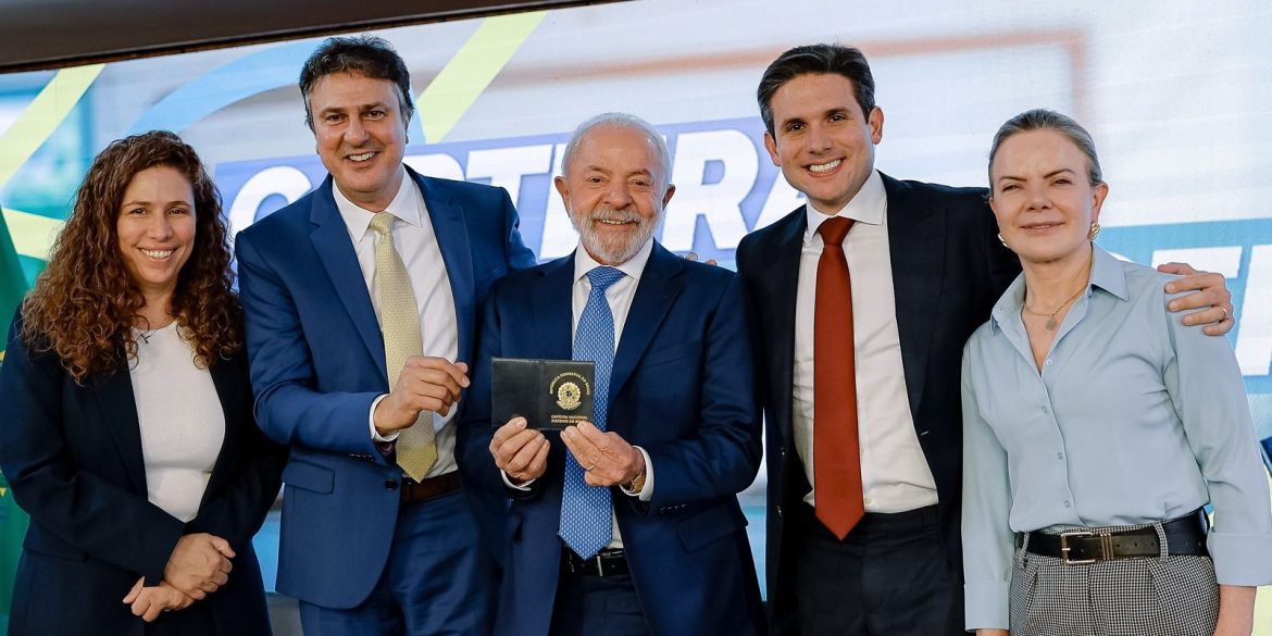 lula-sanciona-lei-que-cria-carteira-nacional-do-professor lula-sanciona-lei-que-cria-carteira-nacional-do-professor