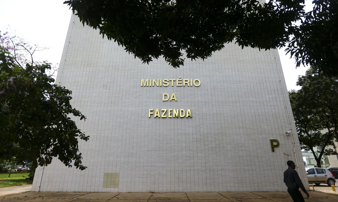 fazenda-revisa-projecoes-para-pib,-inflacao-e-sinaliza-leve-alivio-fiscal-em-2025 fazenda-revisa-projecoes-para-pib,-inflacao-e-sinaliza-leve-alivio-fiscal-em-2025