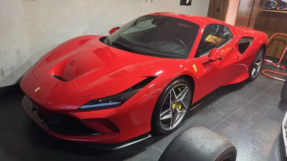 ferrari-e-obras-de-arte-sao-apreendidas-em-operacao-da-pf-contra-fraudes-no-inss ferrari-e-obras-de-arte-sao-apreendidas-em-operacao-da-pf-contra-fraudes-no-inss