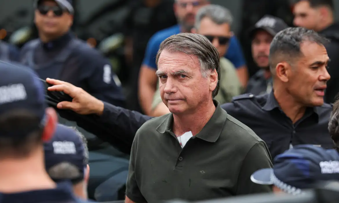 bolsonaro-volta-para-prisao-domiciliar-apos-exames,-e-medico-cita-estado-fragilizado bolsonaro-volta-para-prisao-domiciliar-apos-exames,-e-medico-cita-estado-fragilizado