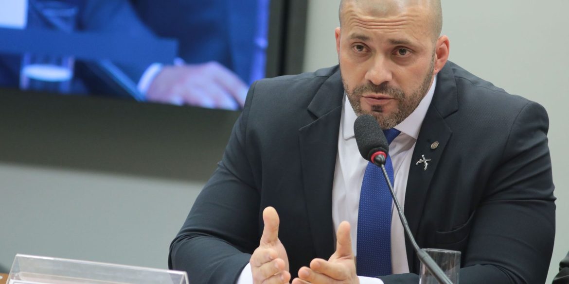 moraes-quer-imagens-para-apurar-visitas-irregulares-a-daniel-silveira moraes-quer-imagens-para-apurar-visitas-irregulares-a-daniel-silveira