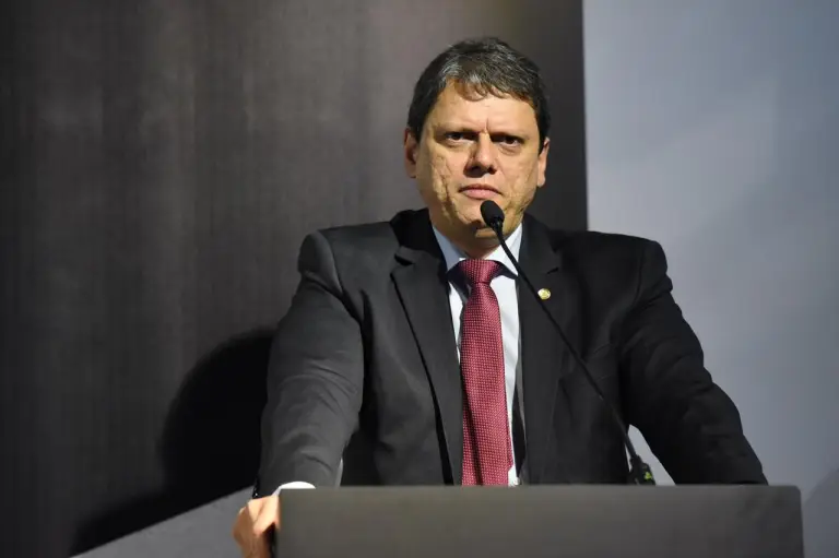 tarcisio-cancela-viagem-a-brasilia-em-meio-a-pressao-por-anistia-de-bolsonaro tarcisio-cancela-viagem-a-brasilia-em-meio-a-pressao-por-anistia-de-bolsonaro