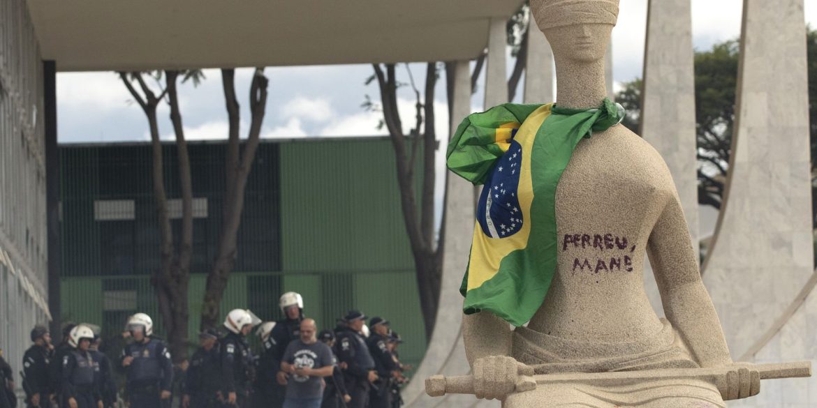 8/1:-moraes-mantem-prisao-domiciliar-de-mulher-que-pichou-estatua 8/1:-moraes-mantem-prisao-domiciliar-de-mulher-que-pichou-estatua