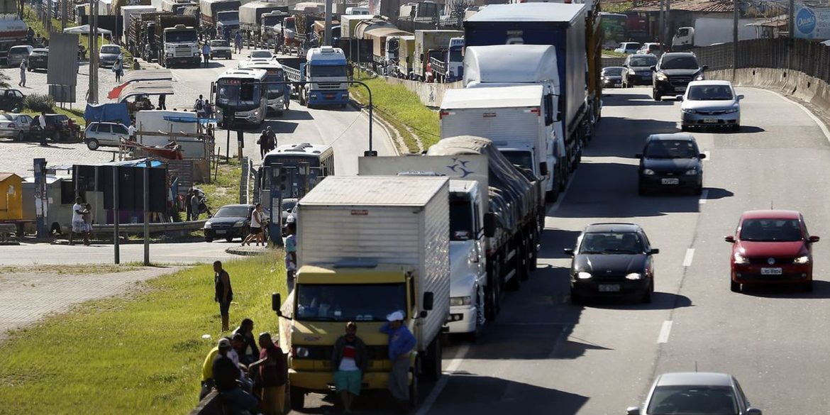 .dia-nacional-do-caminhoneiro-lembra-importancia-da-categoria .dia-nacional-do-caminhoneiro-lembra-importancia-da-categoria