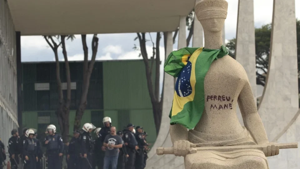moraes-mantem-prisao-domiciliar-de-mulher-que-escreveu-em-estatua-no-stf moraes-mantem-prisao-domiciliar-de-mulher-que-escreveu-em-estatua-no-stf