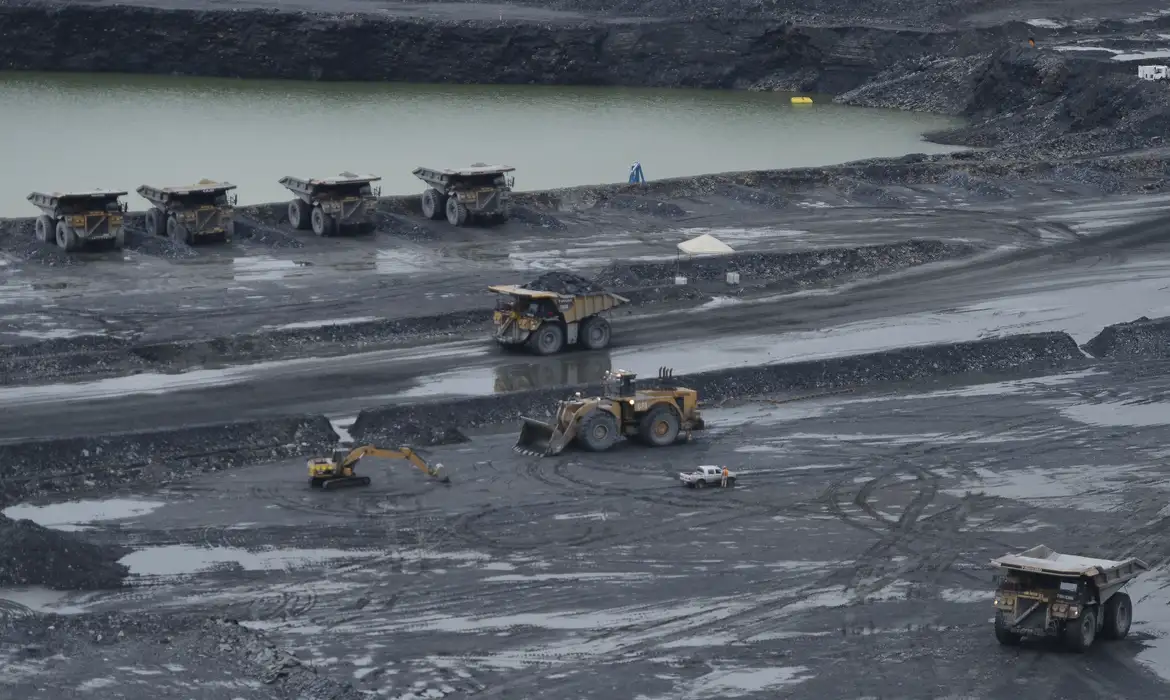 governo-so-fiscaliza-planos-para-fechar-19-das-45-mil-minas-do-pais governo-so-fiscaliza-planos-para-fechar-19-das-45-mil-minas-do-pais