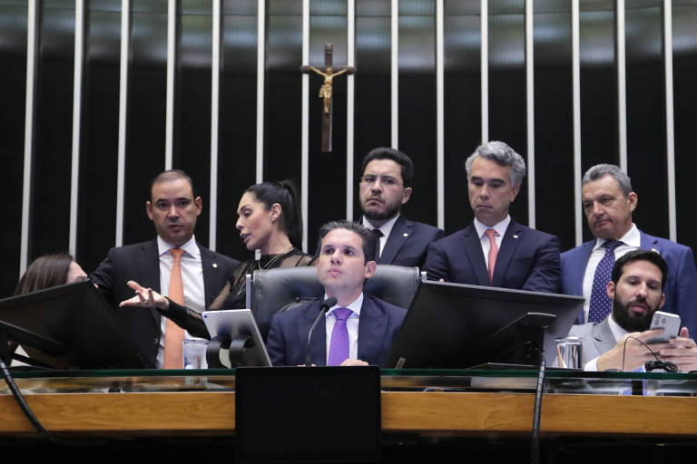 camara-aprova-em-1o-turno-blindagem-inedita-a-congresso-em-resposta-a-stf camara-aprova-em-1o-turno-blindagem-inedita-a-congresso-em-resposta-a-stf