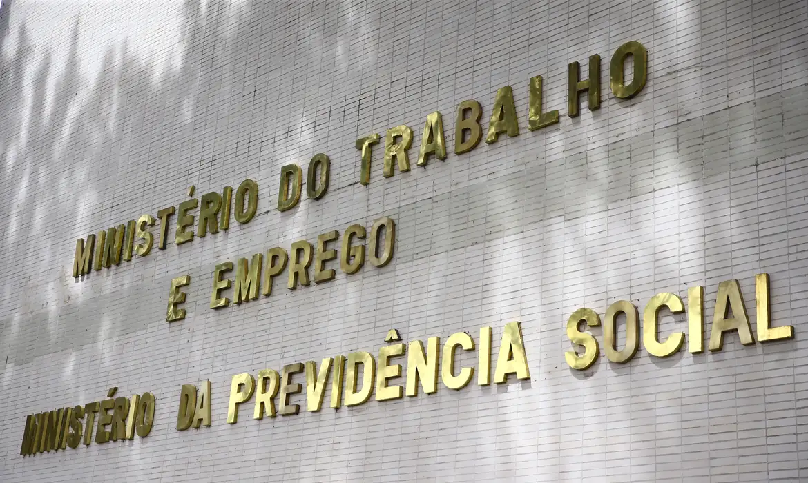 governo-notifica-patroes-sobre-atraso-do-fgts-de-empregadas-domesticas governo-notifica-patroes-sobre-atraso-do-fgts-de-empregadas-domesticas