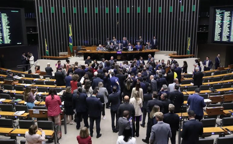 urgencia-da-anistia-e-aprovada-com-311-votos-e-trava-pauta-de-projetos-sociais urgencia-da-anistia-e-aprovada-com-311-votos-e-trava-pauta-de-projetos-sociais
