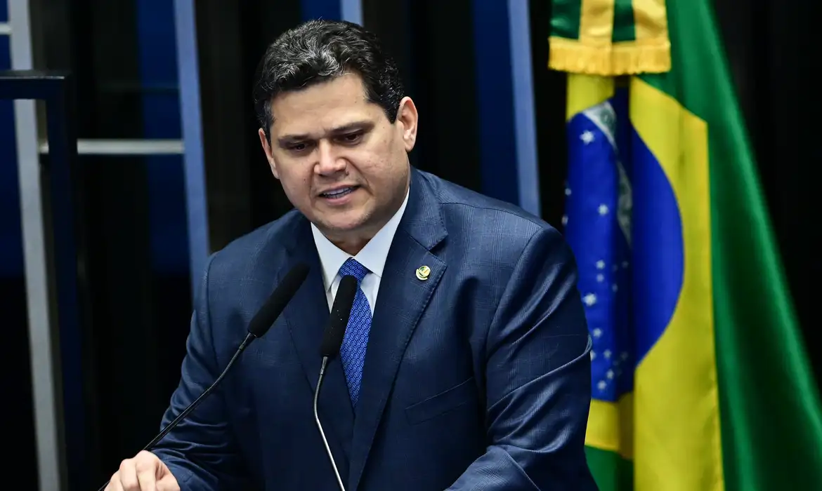 alcolumbre-faz-desabafo-no-senado-e-critica-eduardo-bolsonaro alcolumbre-faz-desabafo-no-senado-e-critica-eduardo-bolsonaro