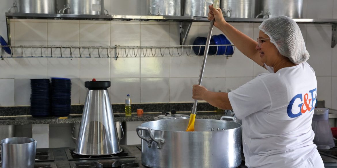 ceara-sanciona-lei-que-zera-ultraprocessados-na-merenda-ate-2027 ceara-sanciona-lei-que-zera-ultraprocessados-na-merenda-ate-2027