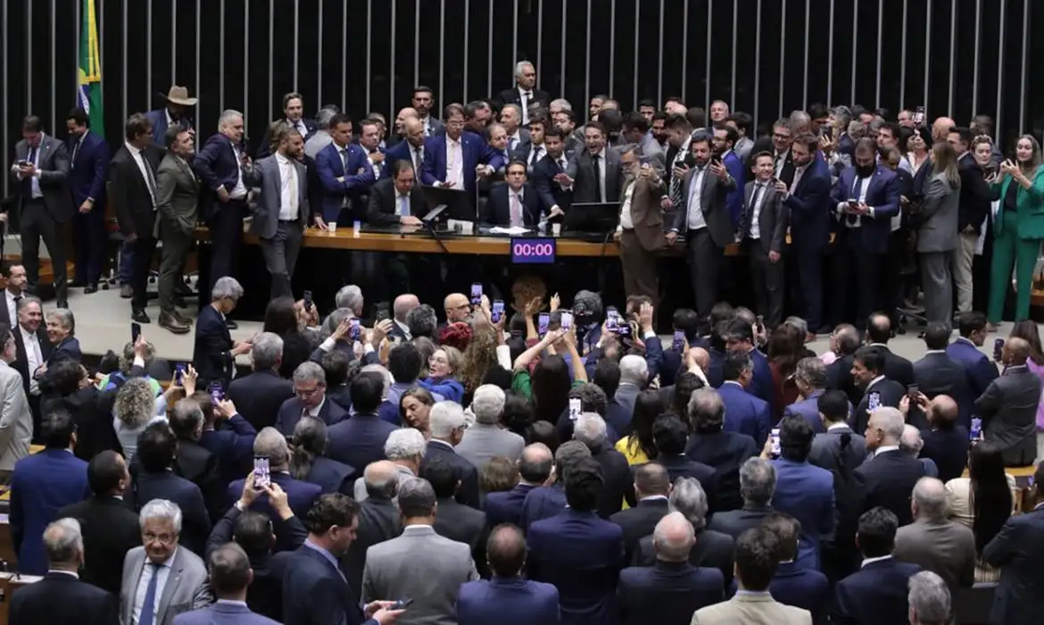 camara-vai-suspender-lideres-de-motim-contra-motta-e-censurar-nikolas-e-sostenes camara-vai-suspender-lideres-de-motim-contra-motta-e-censurar-nikolas-e-sostenes