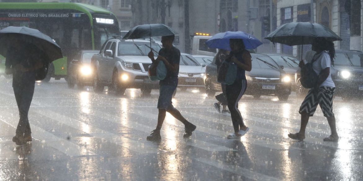 chuvas-em-sao-paulo-deixam-feridos-e-suspendem-operacao-de-montadora chuvas-em-sao-paulo-deixam-feridos-e-suspendem-operacao-de-montadora