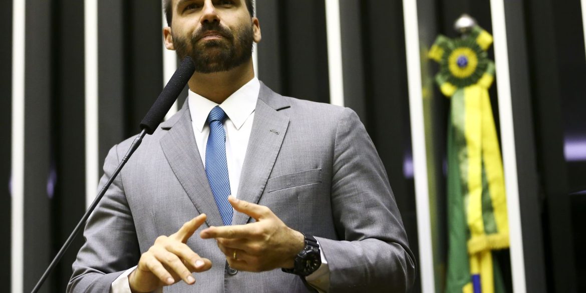 moraes-envia-denuncia-contra-eduardo-bolsonaro-para-hugo-motta moraes-envia-denuncia-contra-eduardo-bolsonaro-para-hugo-motta