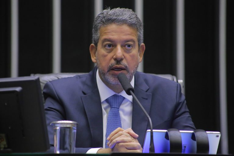 isencao-do-ir:-lira-ignora-senado-e-mantem-isencoes-milionarias isencao-do-ir:-lira-ignora-senado-e-mantem-isencoes-milionarias