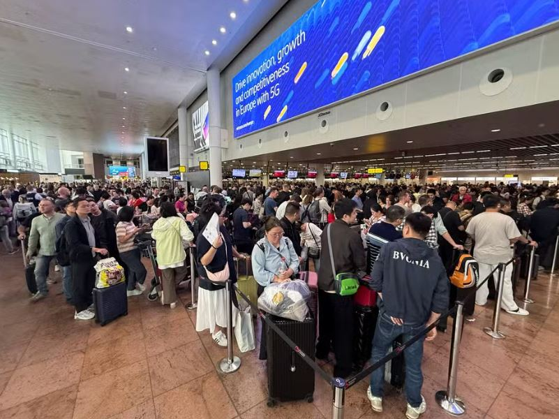 ataque-cibernetico-a-provedor-de-sistemas-de-check-in-e-embarque-afeta-operacao-de-aeroportos-europeus-e-causa-atrasos-em-voos ataque-cibernetico-a-provedor-de-sistemas-de-check-in-e-embarque-afeta-operacao-de-aeroportos-europeus-e-causa-atrasos-em-voos
