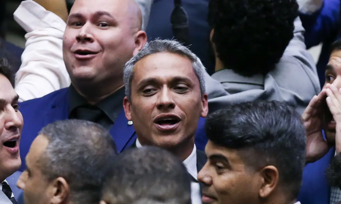 relembre-quem-votou-a-favor-da-pec-da-bandidagem:-gustavo-gayer relembre-quem-votou-a-favor-da-pec-da-bandidagem:-gustavo-gayer