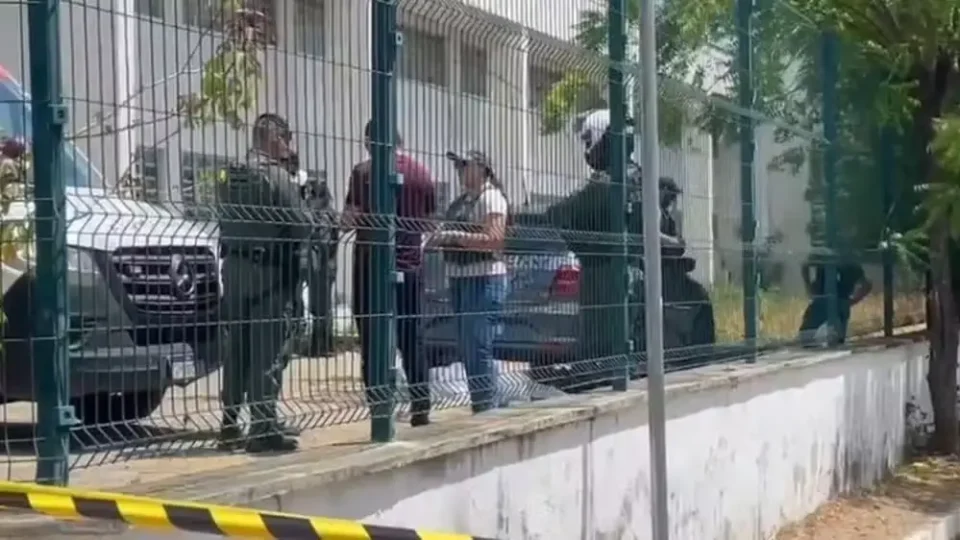 policia-prende-suspeito-de-ataque-a-escola-em-sobral-(ce) policia-prende-suspeito-de-ataque-a-escola-em-sobral-(ce)