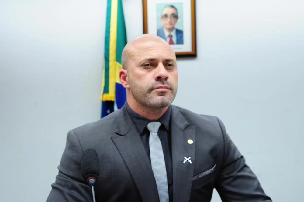 moraes-autoriza-daniel-silveira-a-cumprir-pena-no-regime-aberto moraes-autoriza-daniel-silveira-a-cumprir-pena-no-regime-aberto
