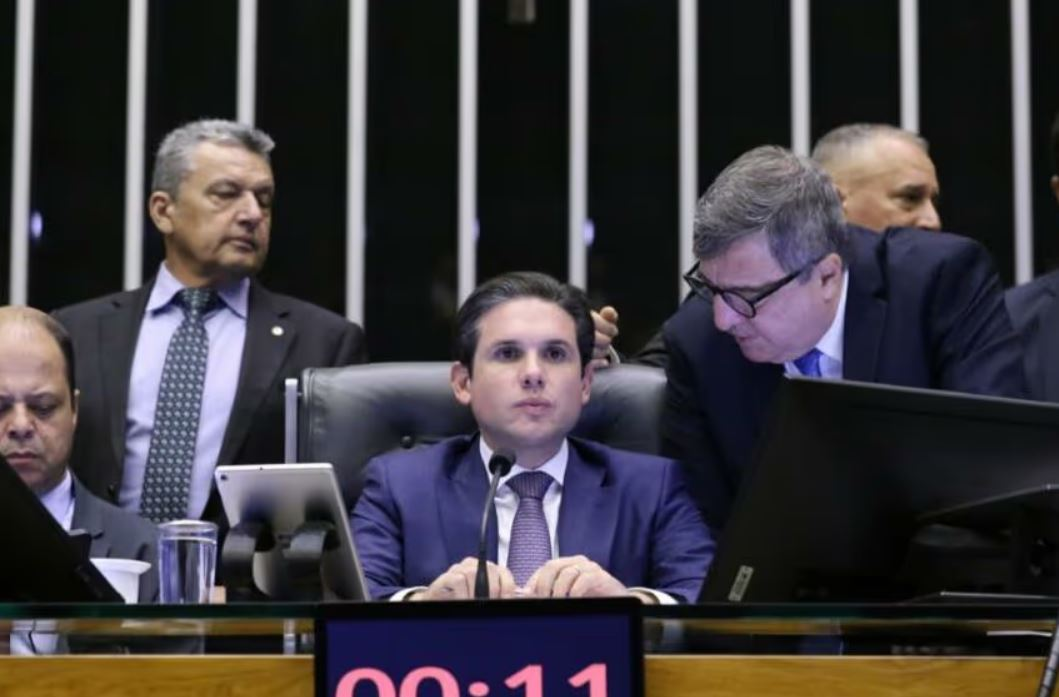 camara-aprova-isencao-de-ir-para-ate-r$-5-mil-e-imposto-minimo-sobre-alta-renda camara-aprova-isencao-de-ir-para-ate-r$-5-mil-e-imposto-minimo-sobre-alta-renda
