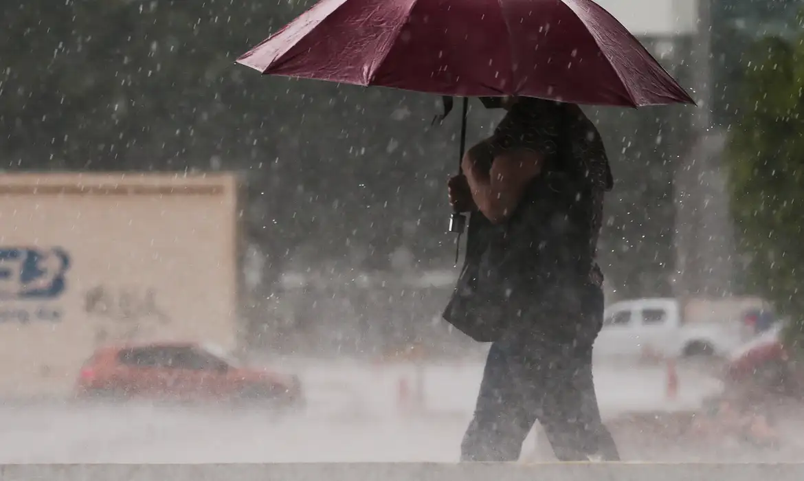 previsao-do-tempo:-risco-de-tempestades-contrasta-com-tempo-seco-e-altas temperaturas previsao-do-tempo:-risco-de-tempestades-contrasta-com-tempo-seco-e-altas temperaturas
