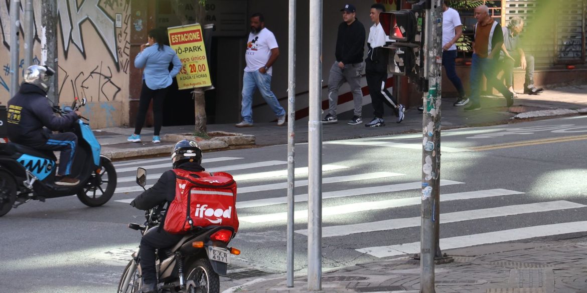 fachin-adia-por-30-dias-votacao-de-vinculo-entre-motoristas-e-apps fachin-adia-por-30-dias-votacao-de-vinculo-entre-motoristas-e-apps