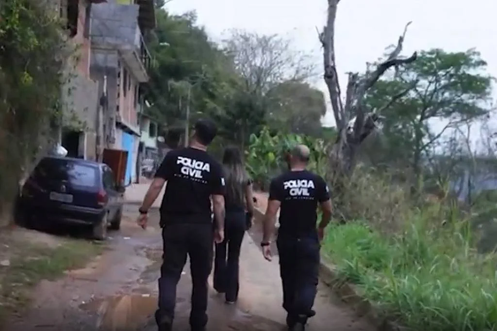 operacao-contra-o-cv-tem-sargento-da-pm-e-assessor-de-petropolis-(rj)-presos operacao-contra-o-cv-tem-sargento-da-pm-e-assessor-de-petropolis-(rj)-presos