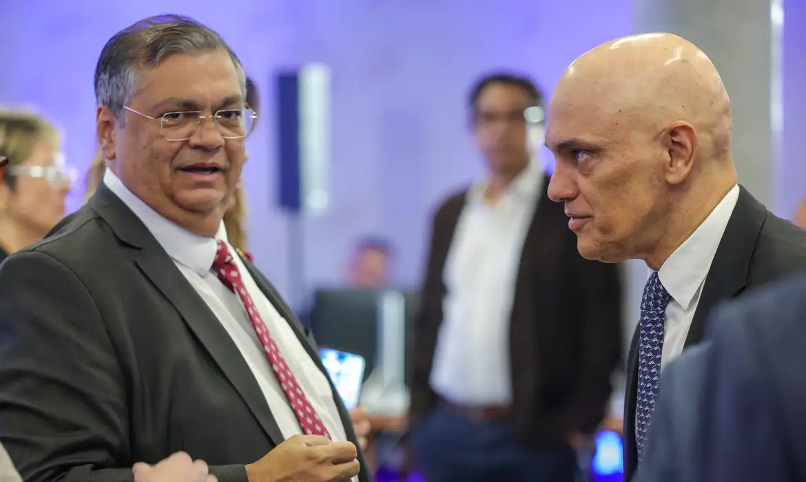 moraes-autoriza-investigacao-de-ameacas-contra-dino-por-voto-em-julgamento-de-bolsonaro moraes-autoriza-investigacao-de-ameacas-contra-dino-por-voto-em-julgamento-de-bolsonaro
