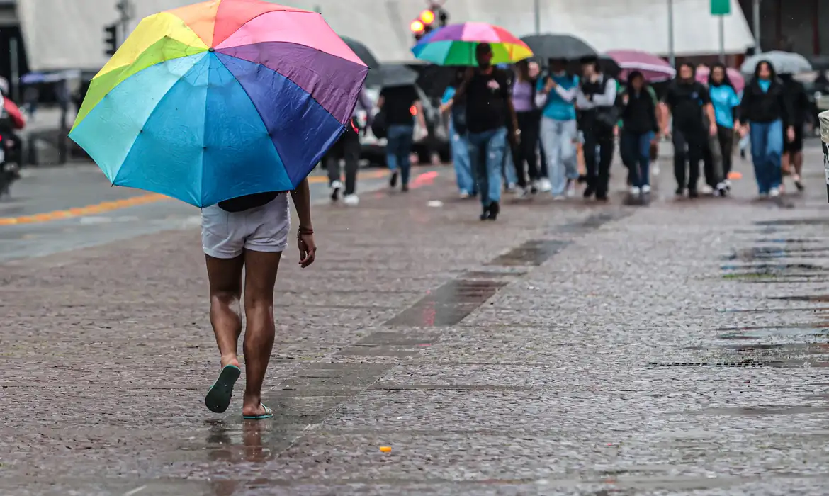 previsao-do-tempo:-temporais,-calor-intenso-e-baixa-umidade-marcam-esta-sexta-(3) previsao-do-tempo:-temporais,-calor-intenso-e-baixa-umidade-marcam-esta-sexta-(3)