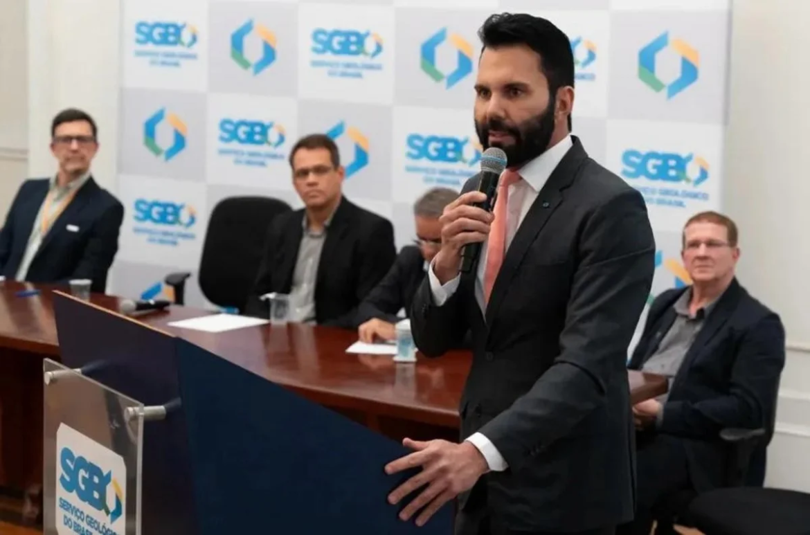 filhos-de-presidente-de-estatal-bancados-com-dinheiro-publico:-suites-de-luxo,-camarao-flambado-e-sobremesas-de-r$-70 filhos-de-presidente-de-estatal-bancados-com-dinheiro-publico:-suites-de-luxo,-camarao-flambado-e-sobremesas-de-r$-70