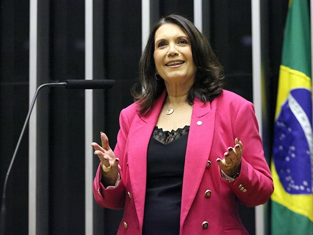 deputada-bolsonarista-tenta-impedir-trabalho-de-jornalista-do-icl-no-congresso deputada-bolsonarista-tenta-impedir-trabalho-de-jornalista-do-icl-no-congresso