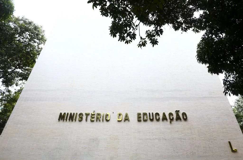 mec-cria-5.000-vagas-em-cursos-de-tecnologia-nas-federais,-com-selecao-via-enem mec-cria-5.000-vagas-em-cursos-de-tecnologia-nas-federais,-com-selecao-via-enem