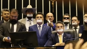 camara-abre-processo-contra-deputados-bolsonaristas-por-motim-apos-prisao-de-bolsonaro camara-abre-processo-contra-deputados-bolsonaristas-por-motim-apos-prisao-de-bolsonaro