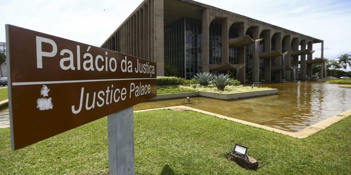 ministerio-diz-ao-stf-que-ja-tomou-medidas-para-intimar-figueiredo ministerio-diz-ao-stf-que-ja-tomou-medidas-para-intimar-figueiredo