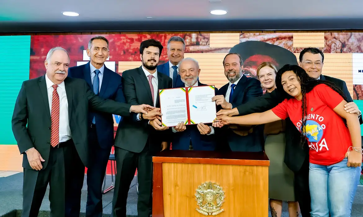 lula-sanciona-gratuidade-em-conta-de-luz-para-familias-de-baixa-renda lula-sanciona-gratuidade-em-conta-de-luz-para-familias-de-baixa-renda