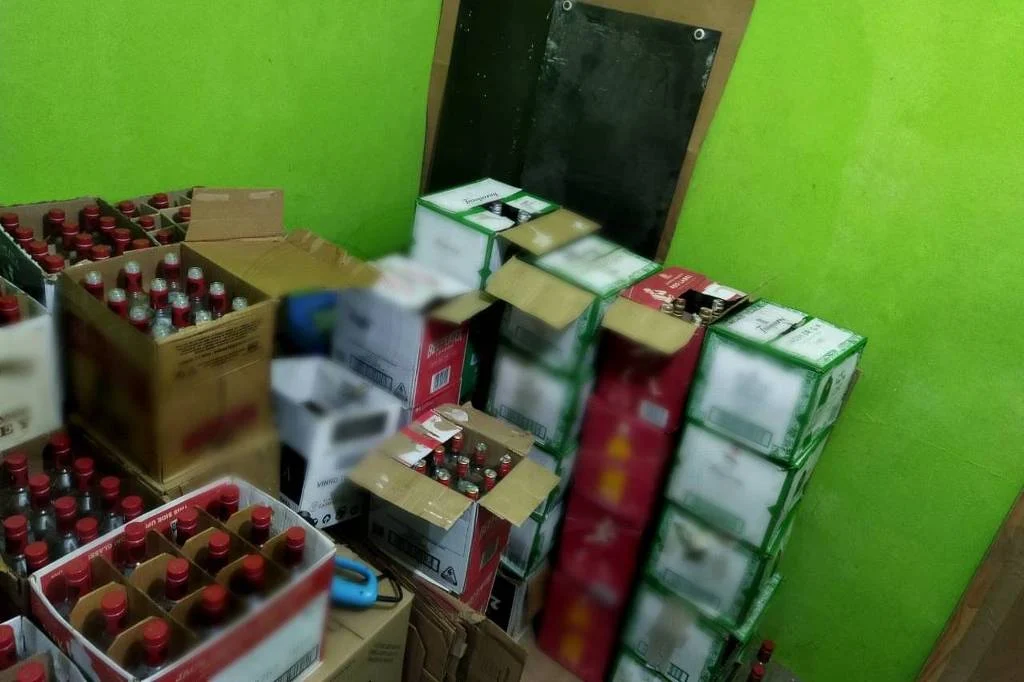 policia-fecha-fabrica-em-sao-bernardo-(sp)-que-produzia-bebidas-com-ate-45%-de-metanol policia-fecha-fabrica-em-sao-bernardo-(sp)-que-produzia-bebidas-com-ate-45%-de-metanol