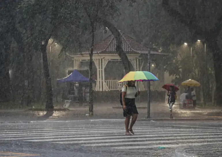 previsao-do-tempo:-ciclone,-frente-fria-e-calor-extremo-dividem-o-brasil-nesta-semana previsao-do-tempo:-ciclone,-frente-fria-e-calor-extremo-dividem-o-brasil-nesta-semana