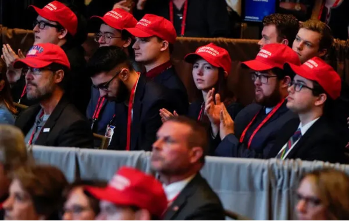 bones-em-homenagem-a-trump-sao-usados-no-parlamento-de-israel bones-em-homenagem-a-trump-sao-usados-no-parlamento-de-israel