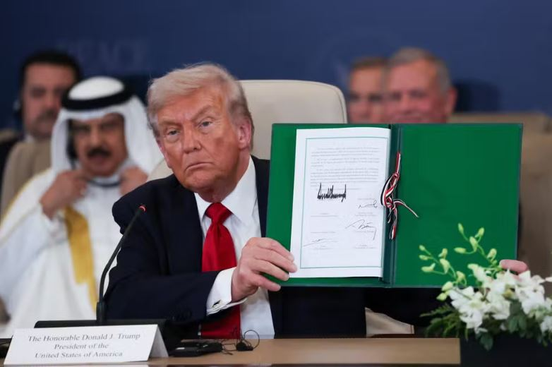 “a-guerra-chegou-ao-fim-e-a-reconstrucao-comeca”,-diz-trump-apos-assinar-cessar-fogo-em-gaza “a-guerra-chegou-ao-fim-e-a-reconstrucao-comeca”,-diz-trump-apos-assinar-cessar-fogo-em-gaza