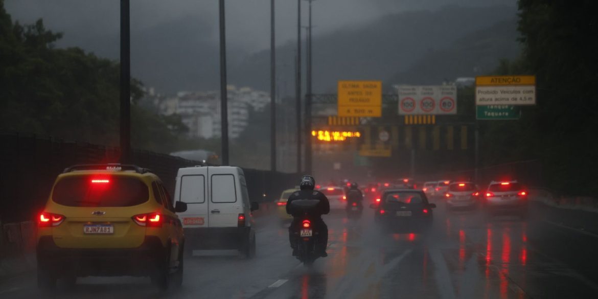 rio-tem-alerta-de-chuva,-ventos-e-ressaca-do-mar-nas-proximas-horas rio-tem-alerta-de-chuva,-ventos-e-ressaca-do-mar-nas-proximas-horas