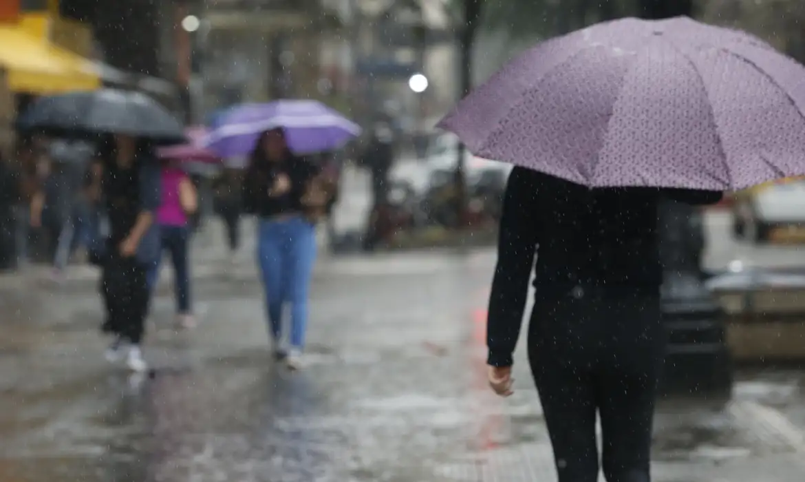 previsao-do-tempo:-frente-fria-provoca-chuva-no-sudeste-enquanto-calor-domina-o-norte previsao-do-tempo:-frente-fria-provoca-chuva-no-sudeste-enquanto-calor-domina-o-norte