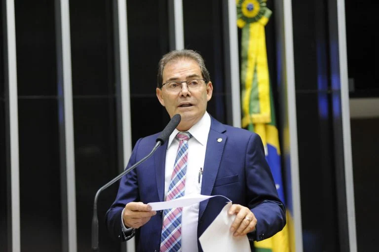 apos-promessa-de-parecer-sobre-dosimetria,-paulinho-da-forca-desaparece-da-camara apos-promessa-de-parecer-sobre-dosimetria,-paulinho-da-forca-desaparece-da-camara